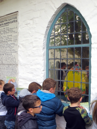 20 chasse aux oeufs de Pâques à Saint Fagans.JPG